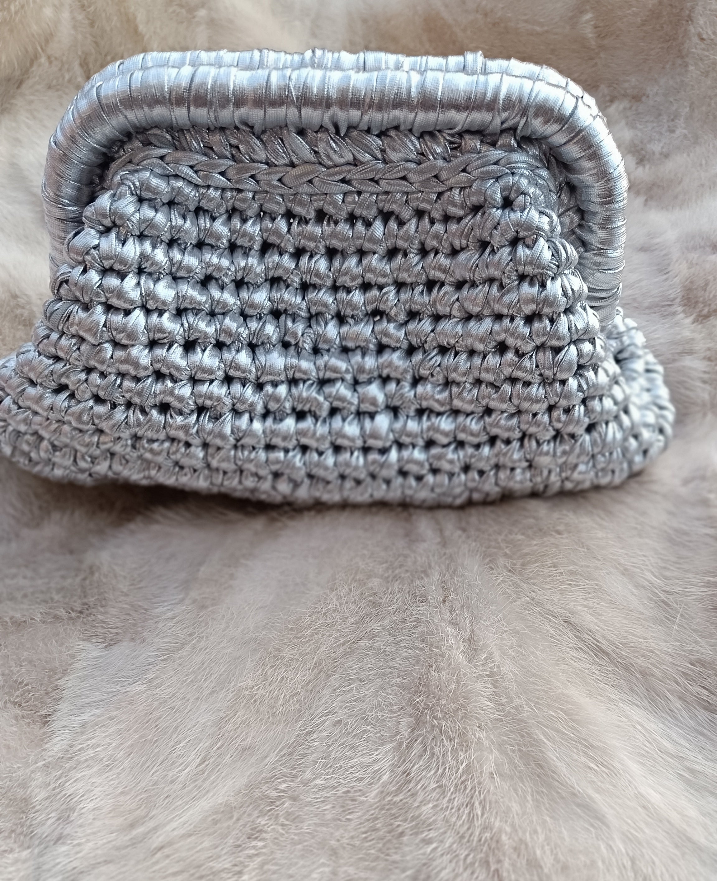 Clutch Carmina dorado