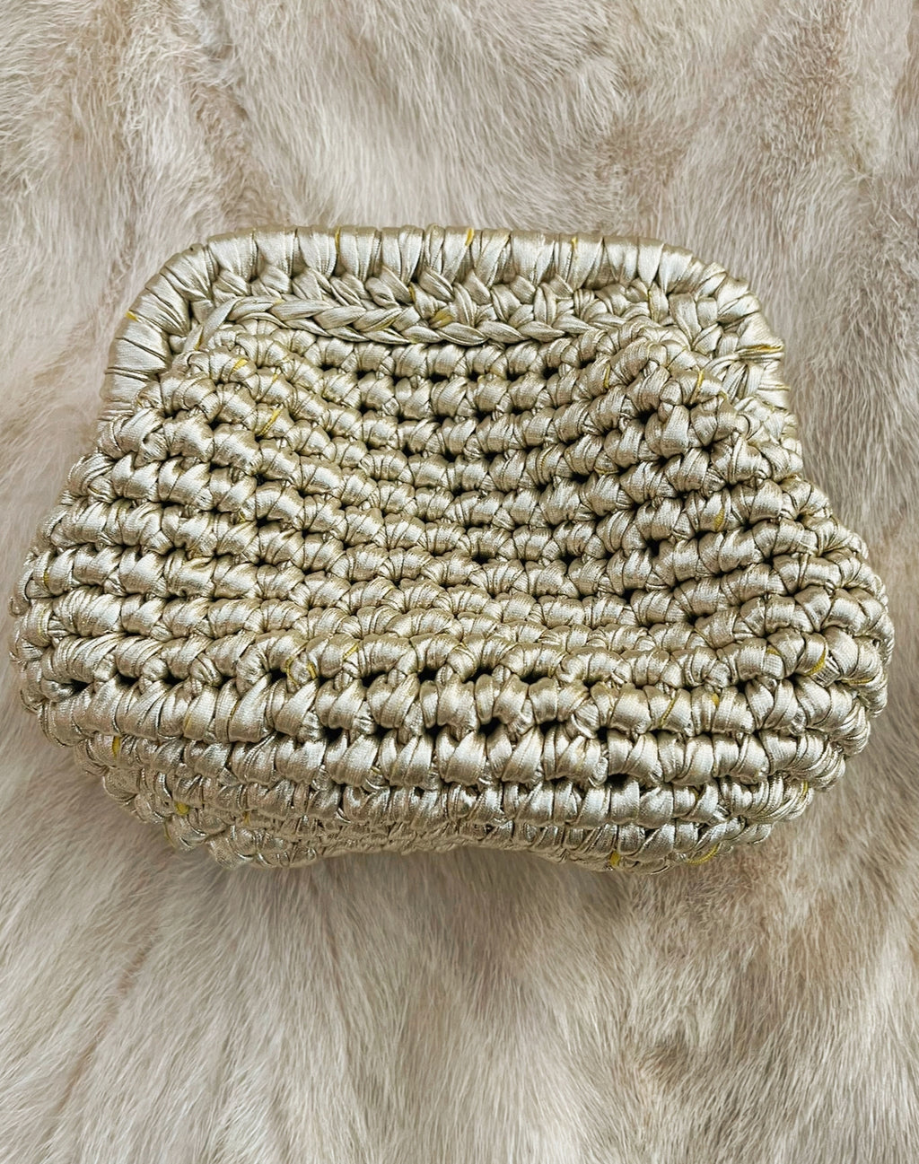 Clutch Carmina dorado